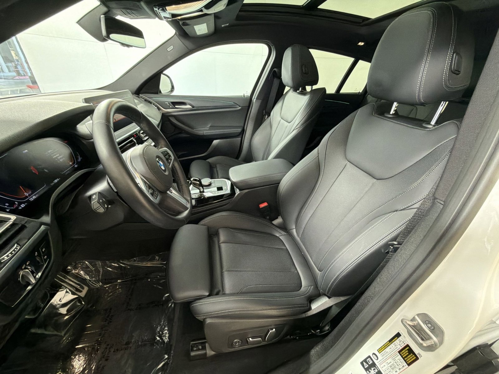 Used 2025 BMW X4 xDrive30i w/ Premium Package image 13