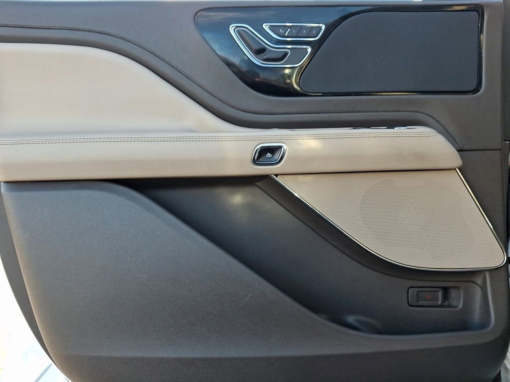 Used 2021 Lincoln Aviator AWD w/ Elements Package image 14