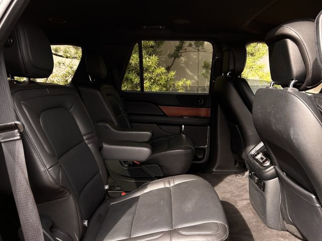 Used 2018 Lincoln Navigator Premiere image 30