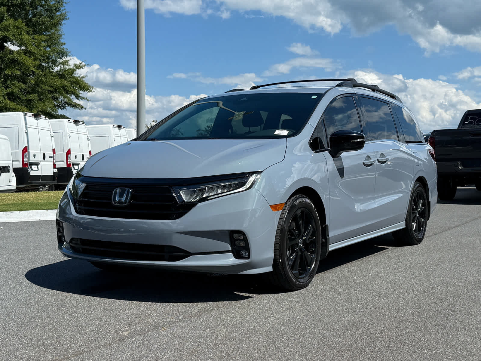 Used 2024 Honda Odyssey Sport image 1