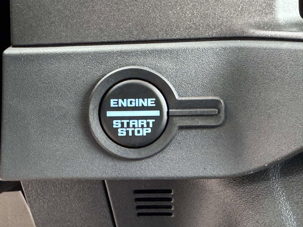 New 2025 Ford Bronco Badlands image 8