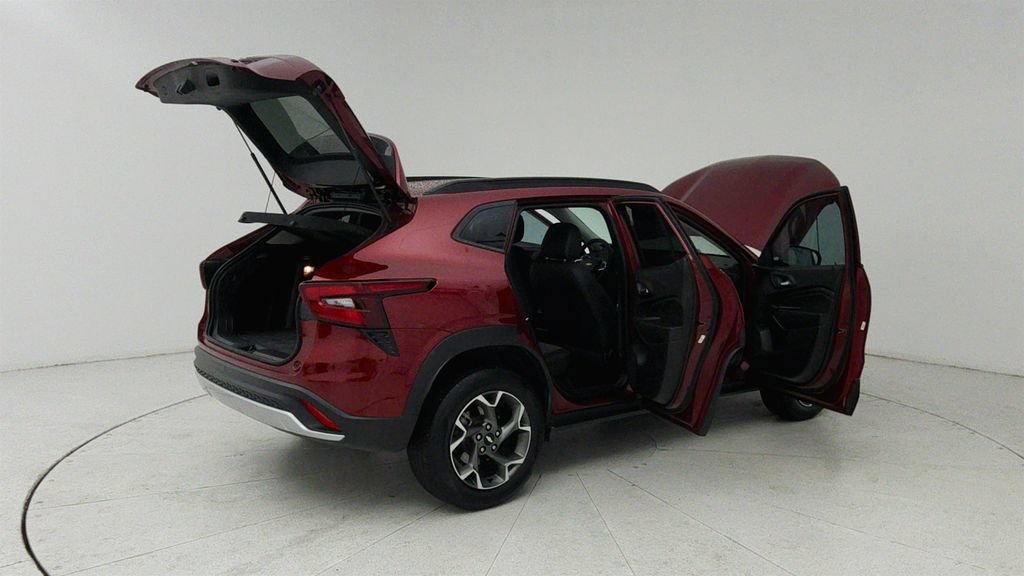 Used 2025 Chevrolet Trax LT w/ Driver Confidence Package FWD image 12