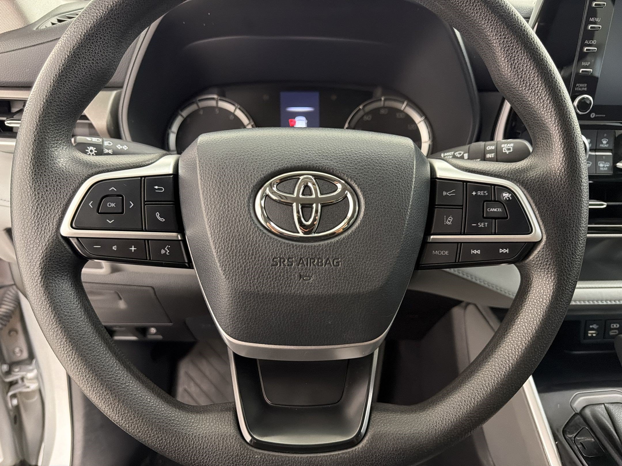 Used 2022 Toyota Highlander L FWD image 16