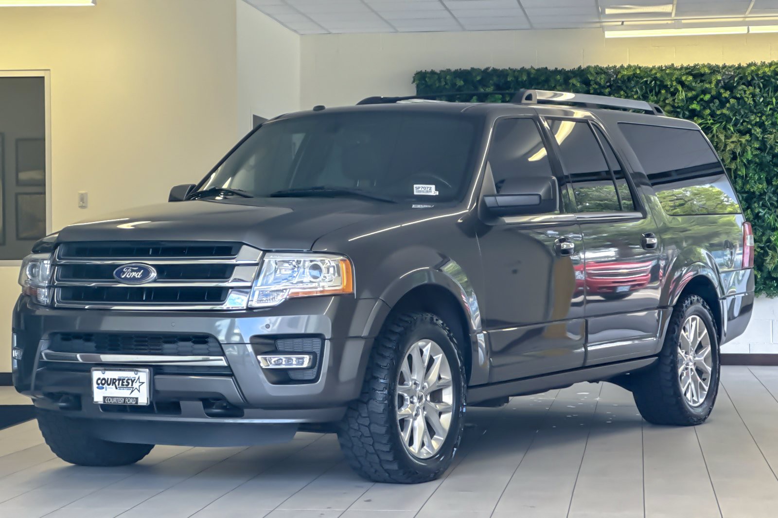 Used 2017 Ford Expedition EL Limited w/ Equipment Group 301A AWD/4WD image 8
