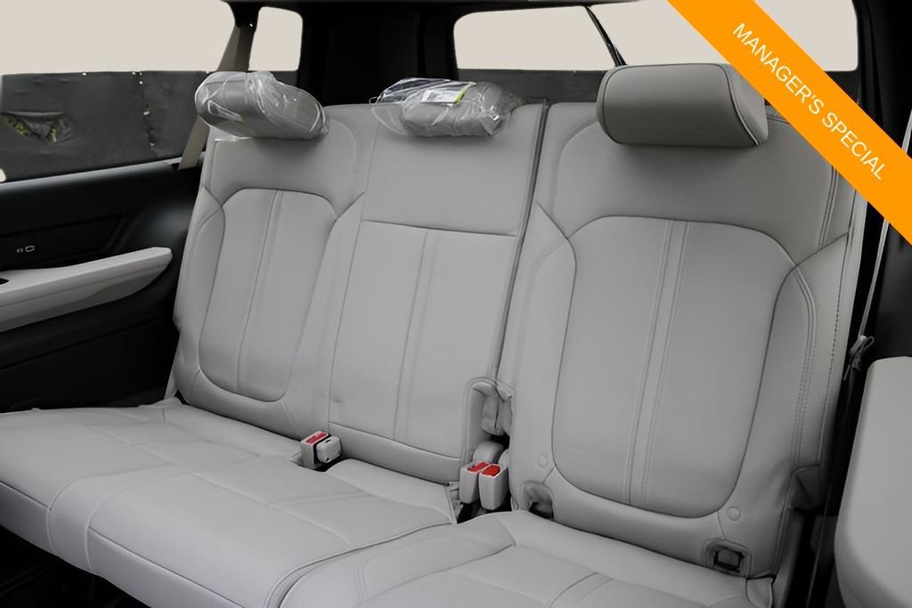 New 2025 Jeep Wagoneer L Series II AWD/4WD image 18
