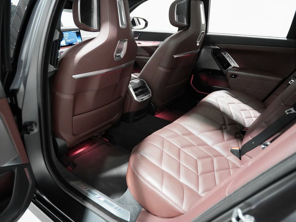 Used 2023 BMW 760i xDrive w/ Executive Package image 26