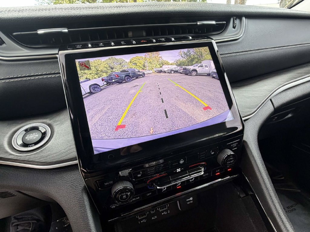 Used 2022 Jeep Grand Cherokee Limited AWD/4WD image 19