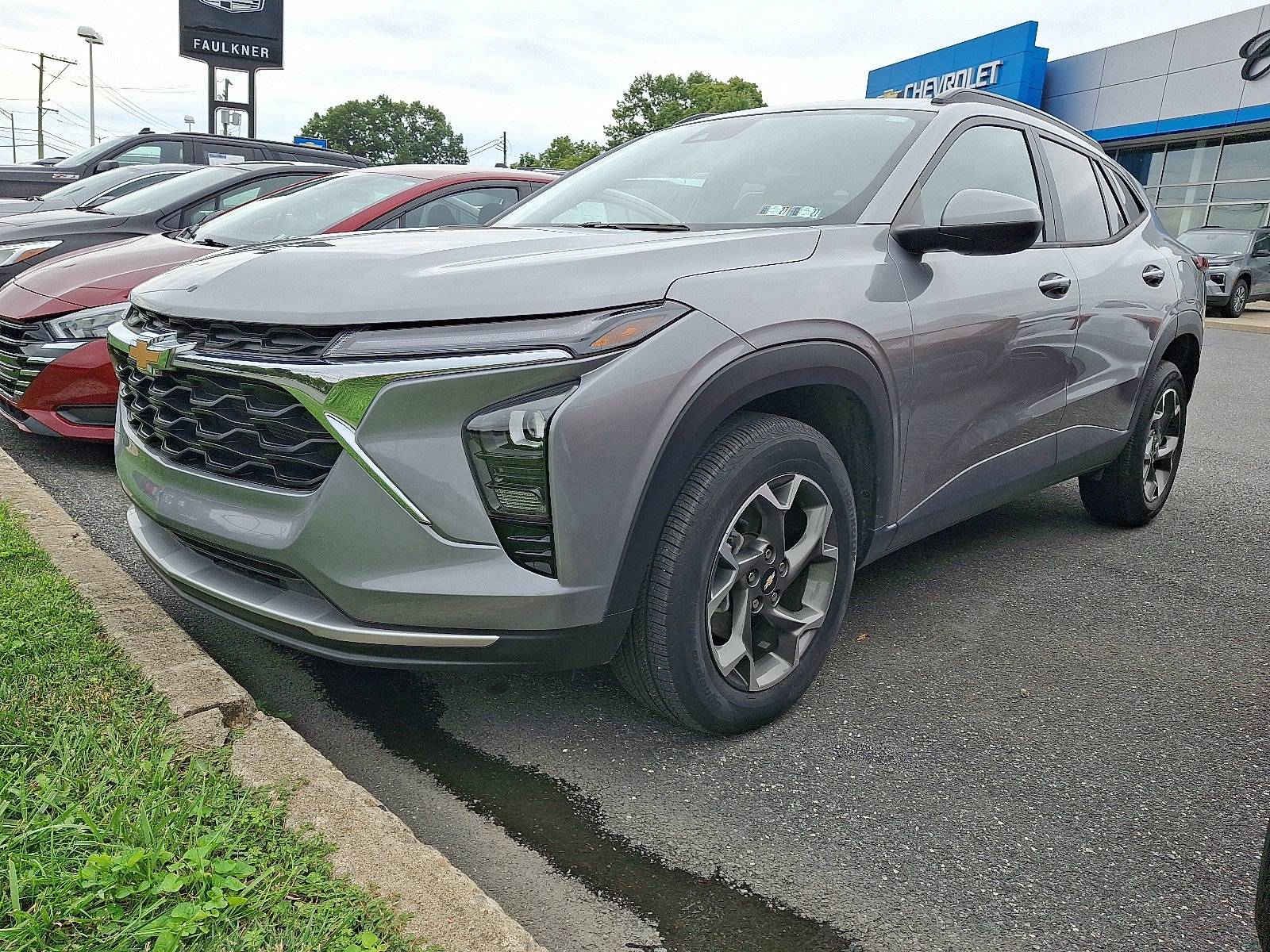 Used 2024 Chevrolet Trax LT w/ Driver Confidence Package FWD image 3