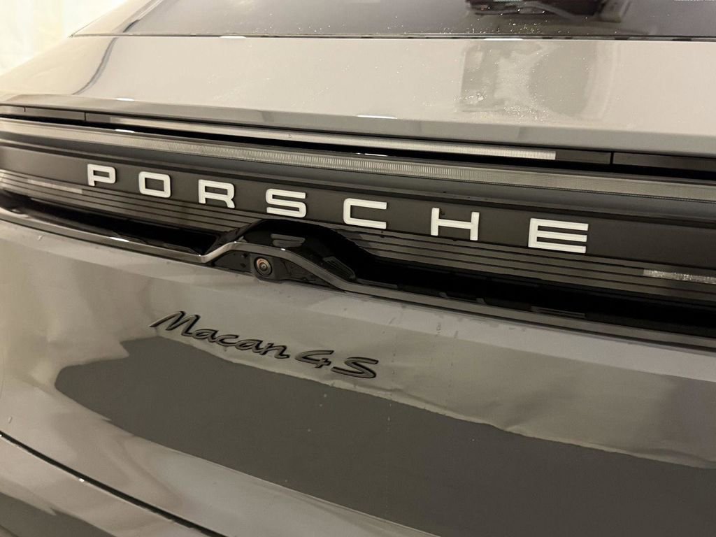 Used 2026 Porsche Macan 4S Electric AWD/4WD image 25