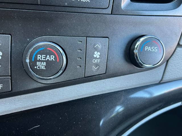 Used 2013 Toyota Sienna L w/ Towing Pkg FWD image 20