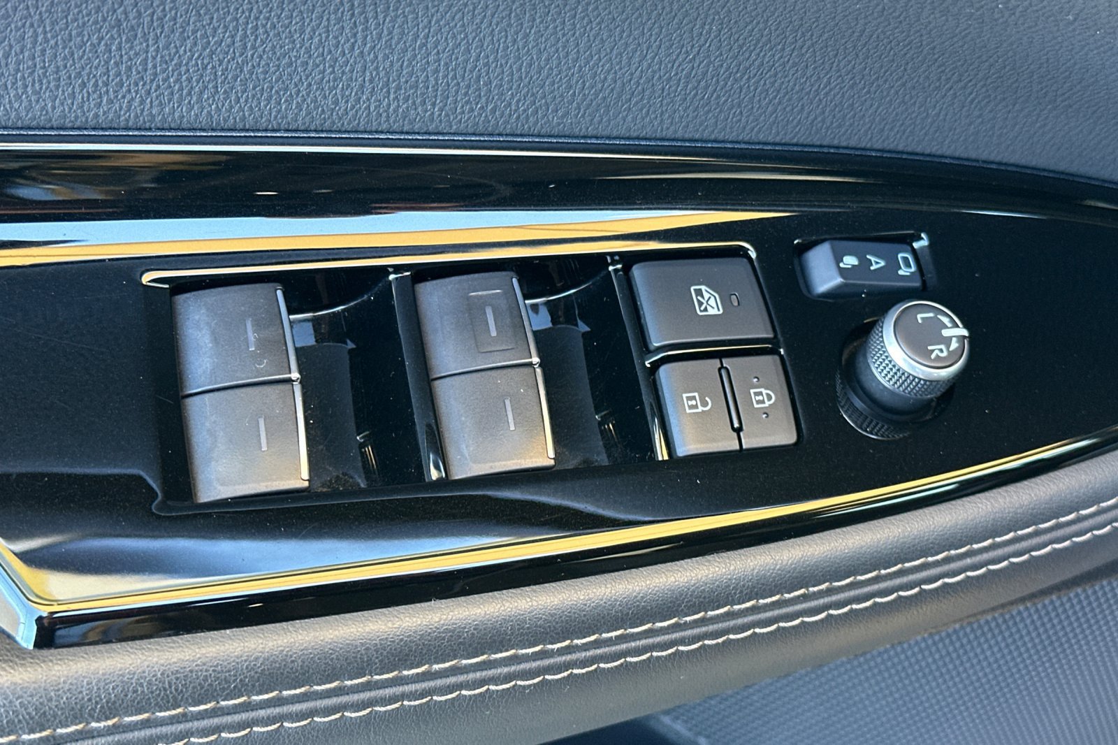 Certified 2023 Toyota Mirai w/ Advanced Technology Package RWD image 14