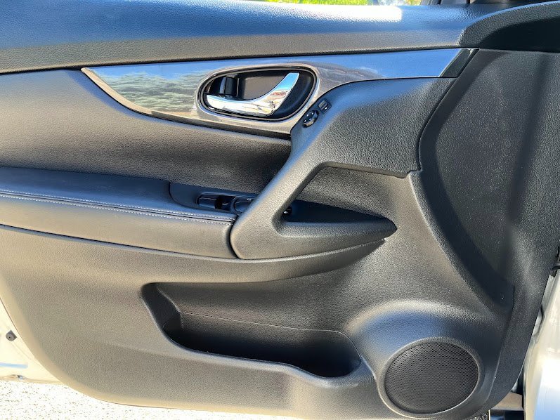 Used 2020 Nissan Rogue SV image 6