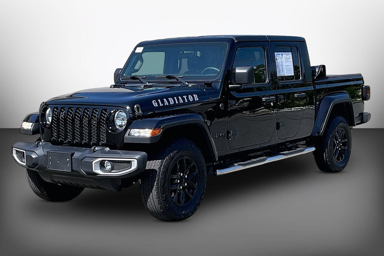 Used 2023 Jeep Gladiator Sport AWD/4WD image 4