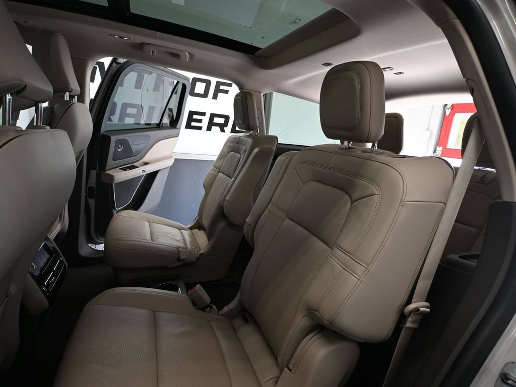 Used 2023 Lincoln Aviator Reserve AWD/4WD image 40