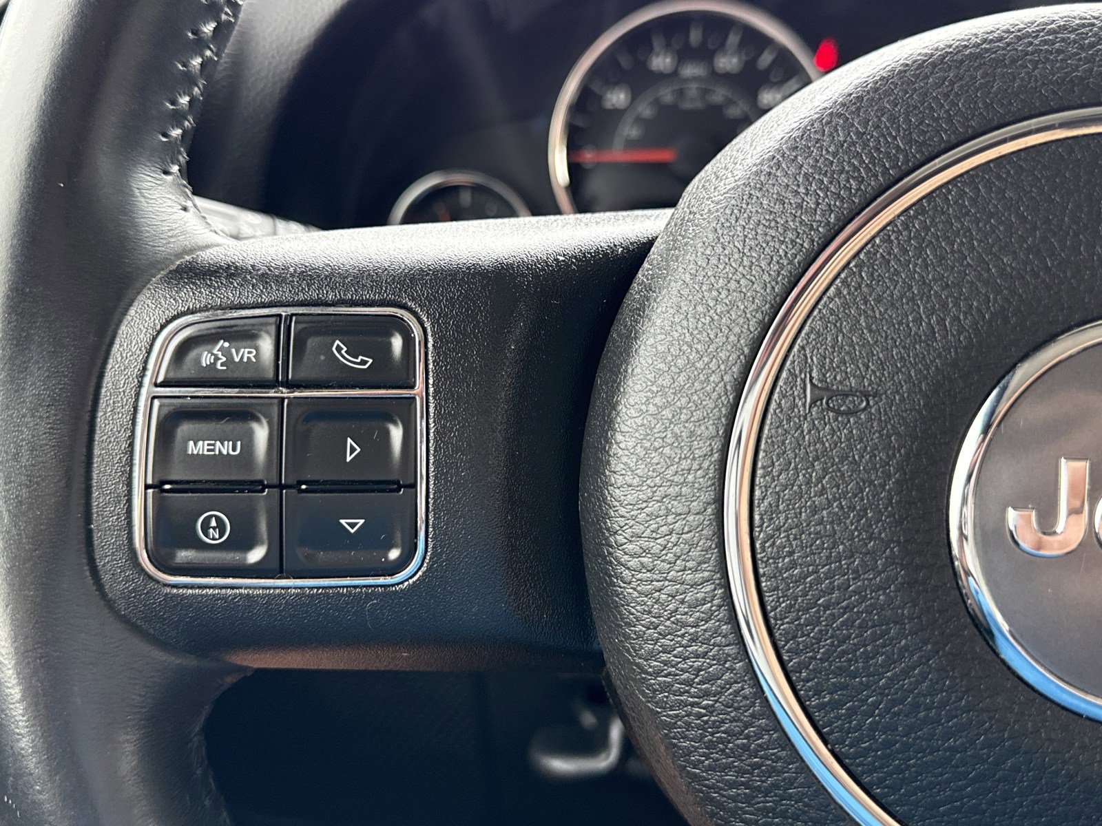 Used 2014 Jeep Wrangler Unlimited Sahara w/ Connectivity Group image 17