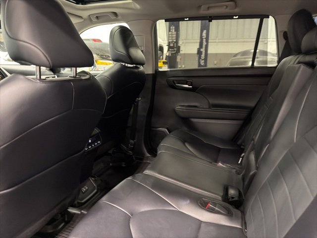Certified 2024 Toyota Highlander AWD image 37