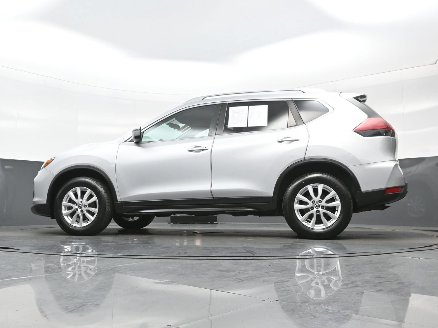 Used 2018 Nissan Rogue SV AWD/4WD image 30