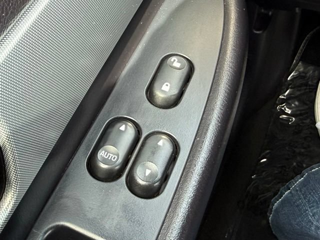 Used 2005 Ford Thunderbird RWD image 17