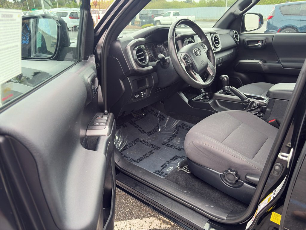 Used 2019 Toyota Tacoma TRD Off-Road w/ Technology Package AWD/4WD image 5