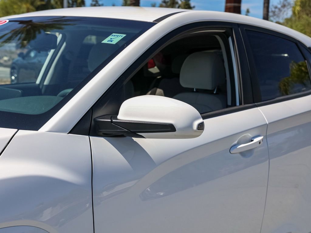 Used 2023 Hyundai Kona SE image 12