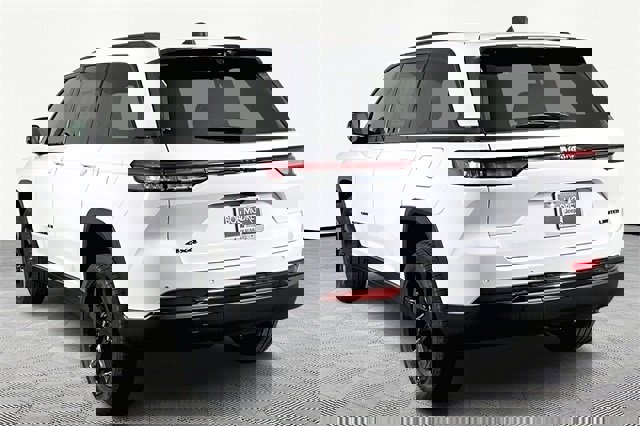 New 2025 Jeep Grand Cherokee Limited w/ Luxury Tech Group II image 4