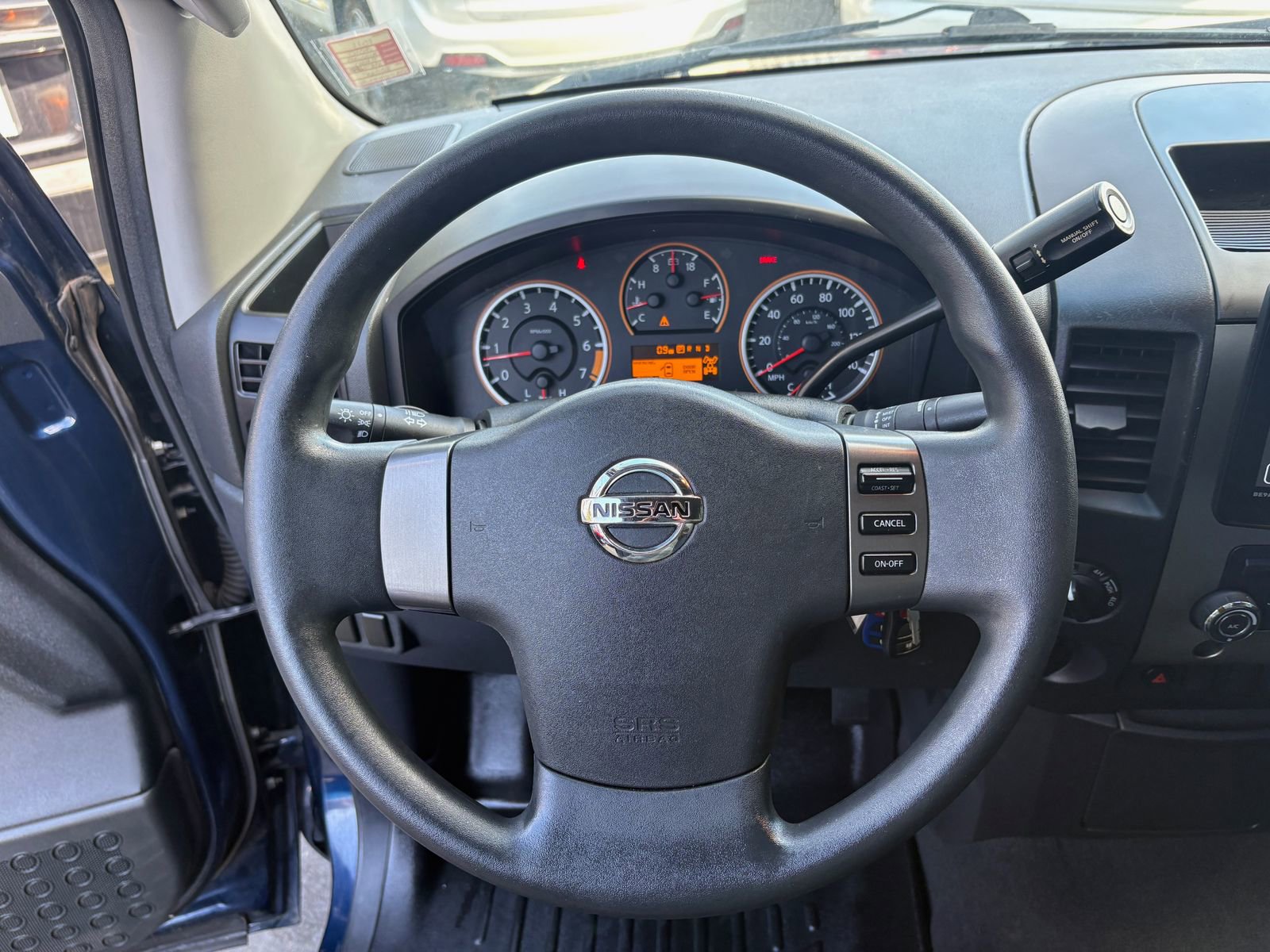 Used 2010 Nissan Titan SE AWD/4WD image 31