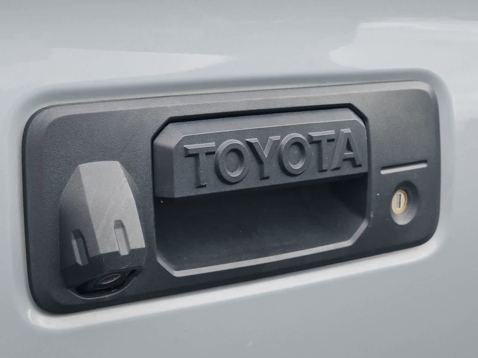 Used 2018 Toyota Tacoma Limited AWD/4WD image 11