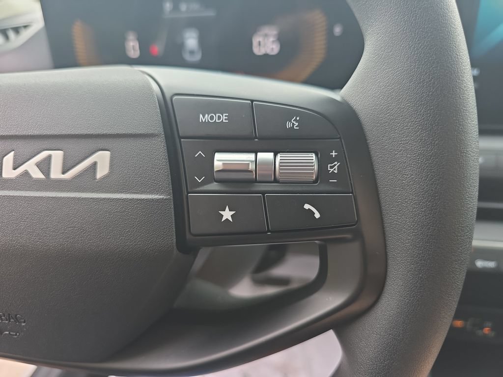 Used 2025 Kia K4 FWD image 24