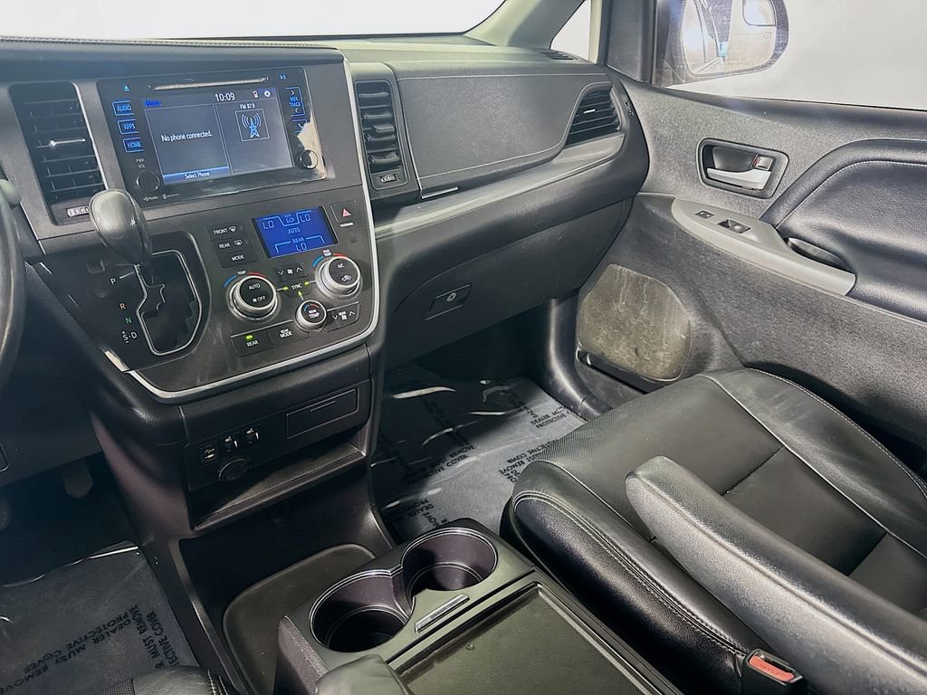 Used 2015 Toyota Sienna SE FWD image 23