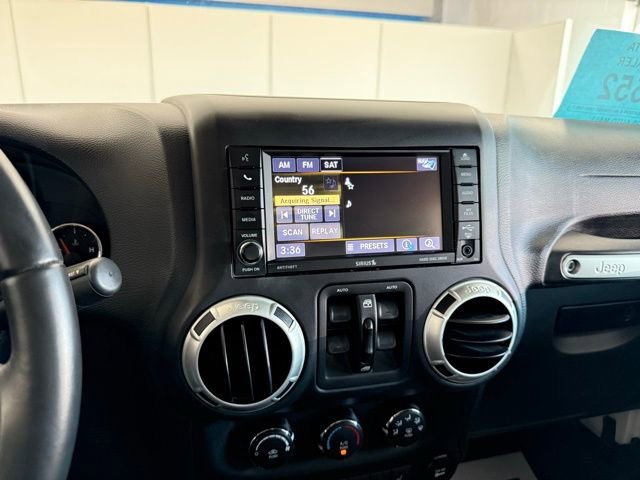 Used 2018 Jeep Wrangler Unlimited Rubicon w/ Connectivity Group AWD/4WD image 26
