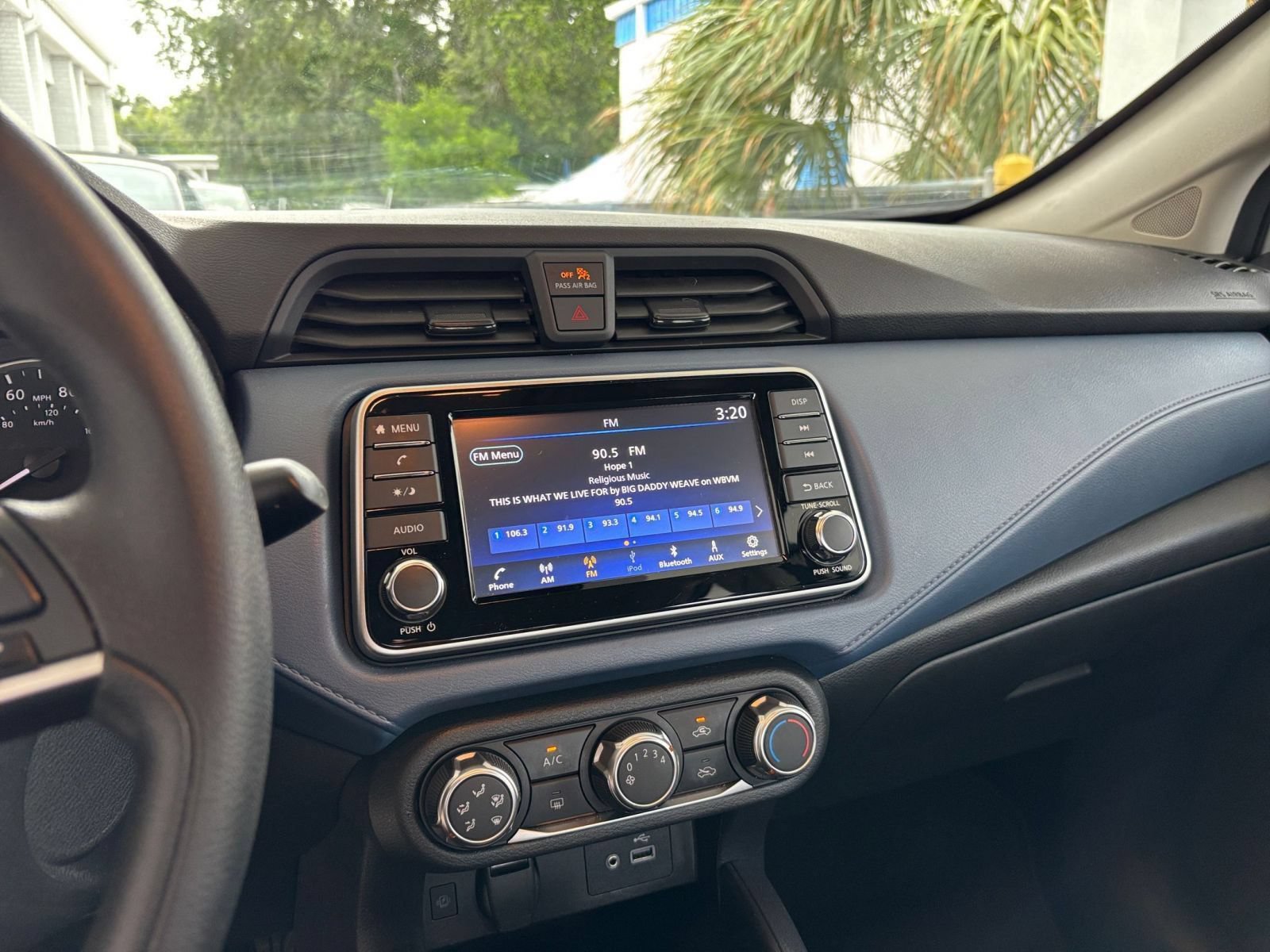 Used 2025 Nissan Versa SV FWD image 17
