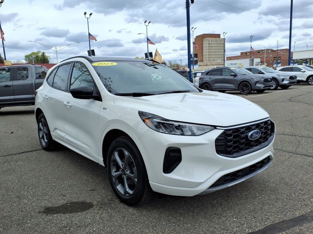 Certified 2024 Ford Escape ST-Line w/ Tech Pack #1 AWD/4WD image 4