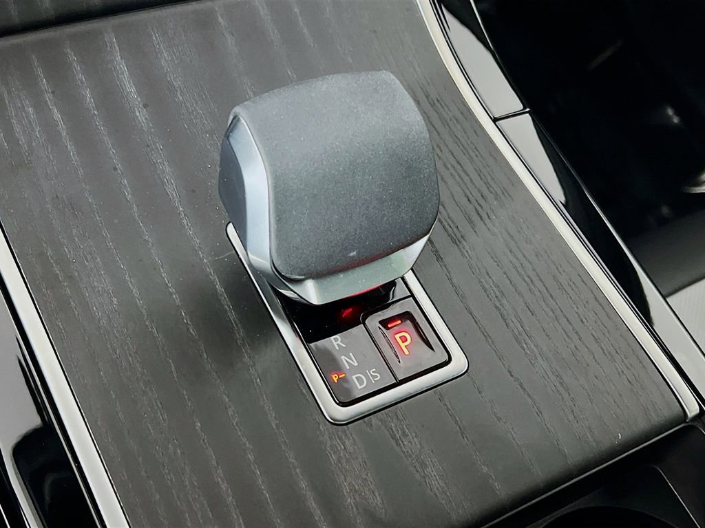 Used 2026 Land Rover Range Rover Velar Dynamic SE image 17