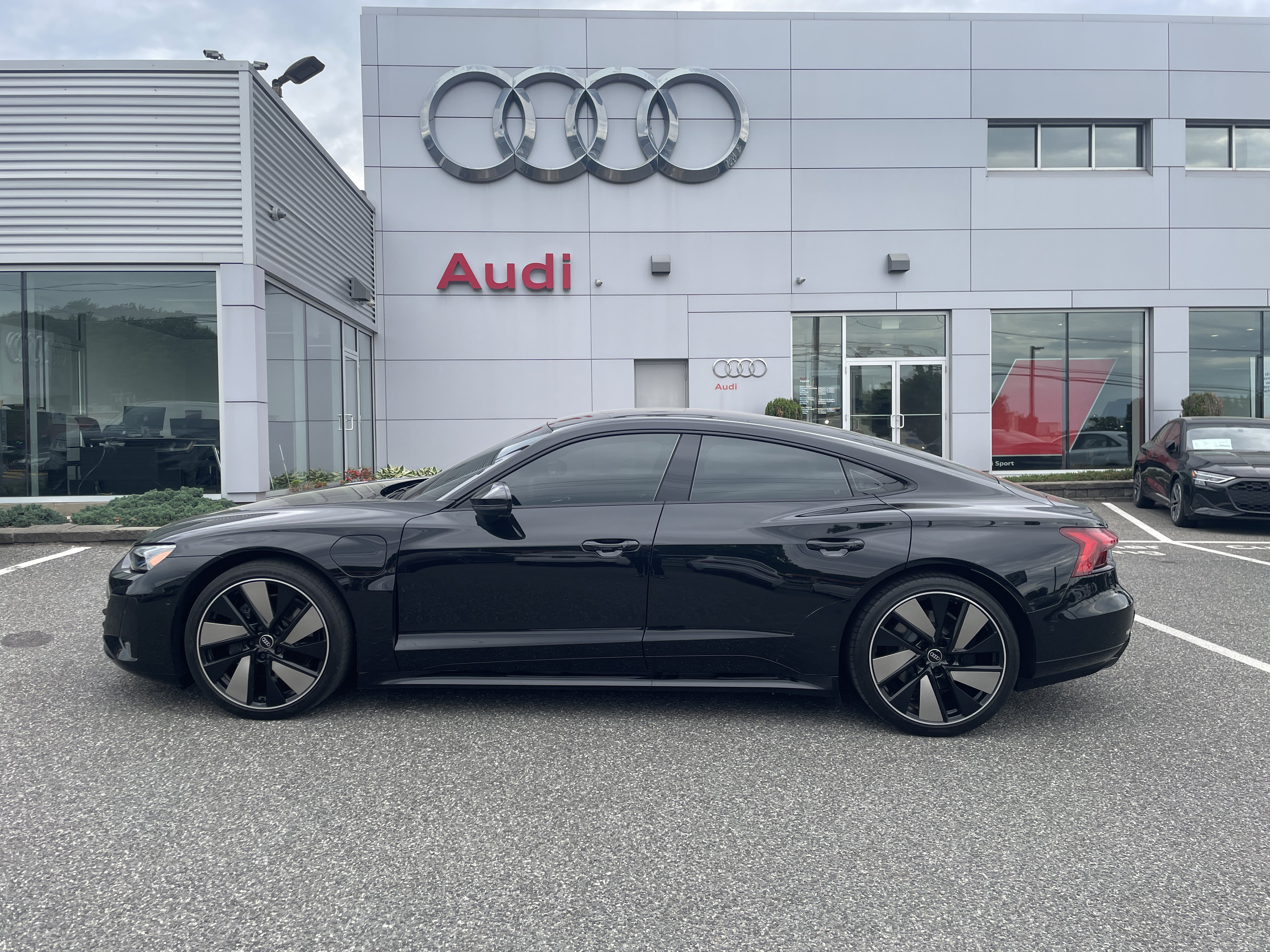 Certified 2024 Audi e-tron GT Prestige w/ Prestige Package AWD/4WD image 4