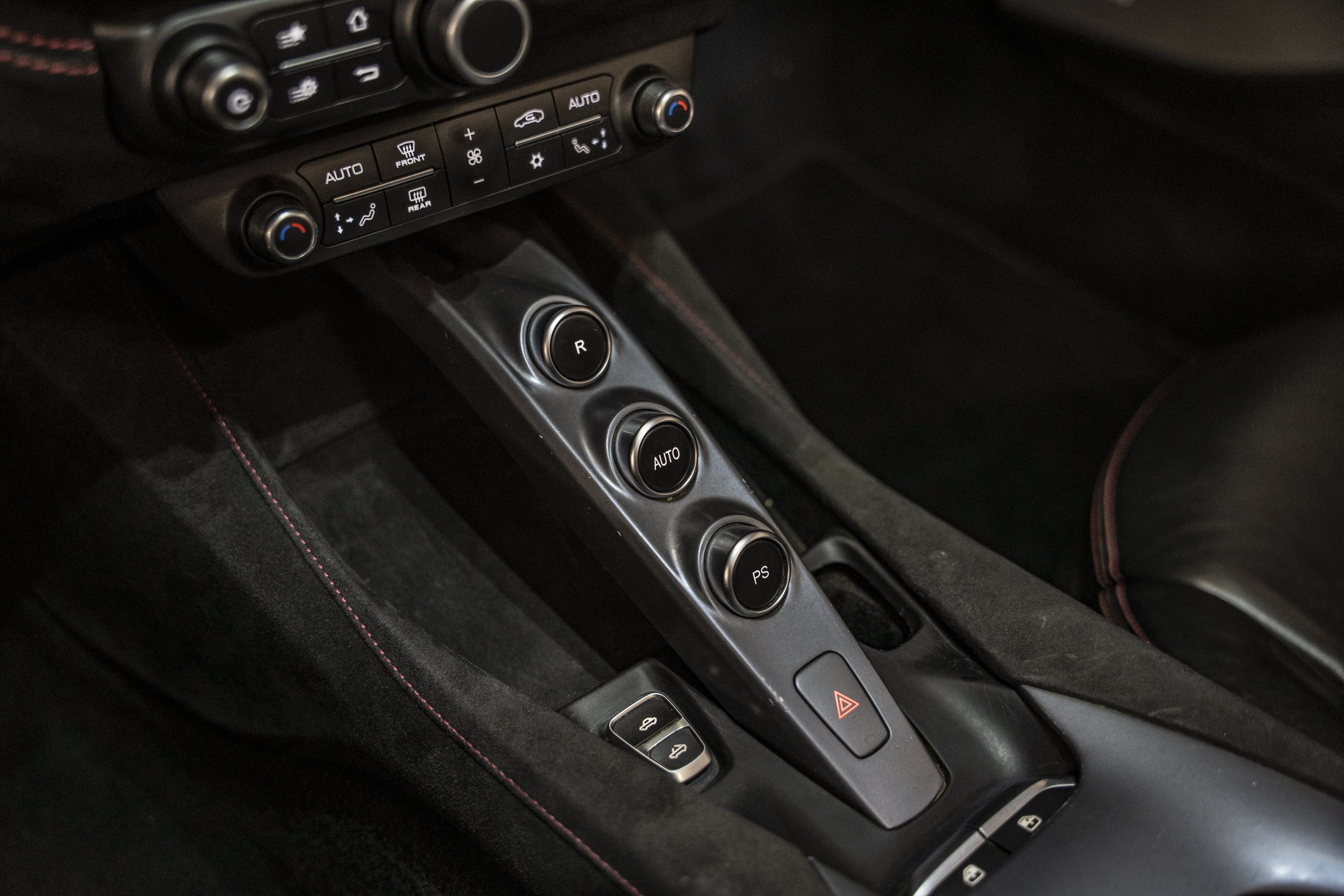 Used 2019 Ferrari Portofino RWD image 37