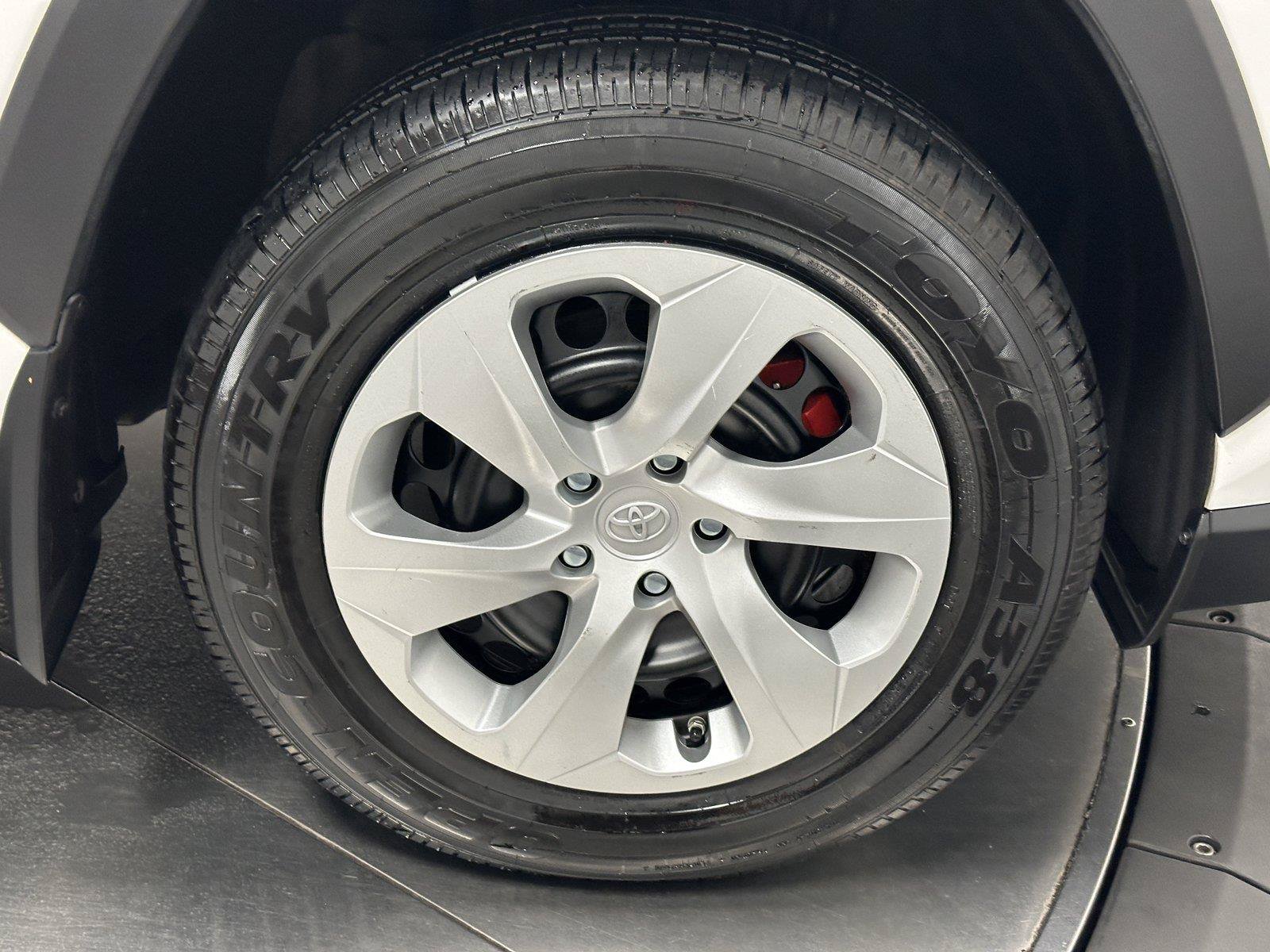 Used 2023 Toyota RAV4 LE AWD/4WD image 17