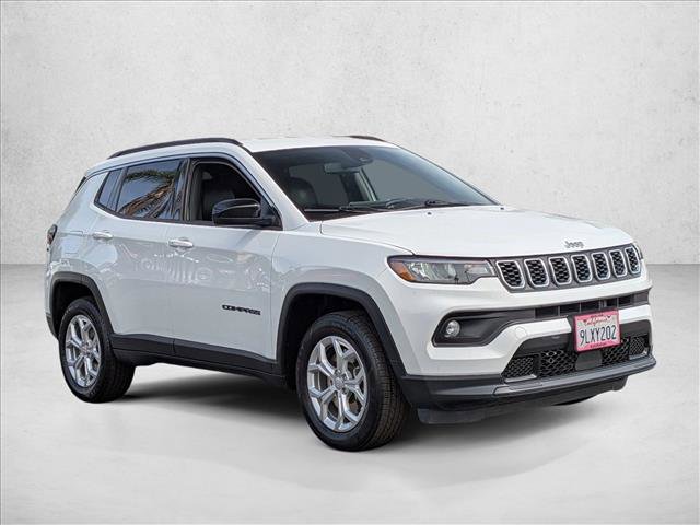 Used 2024 Jeep Compass Latitude AWD/4WD image 4