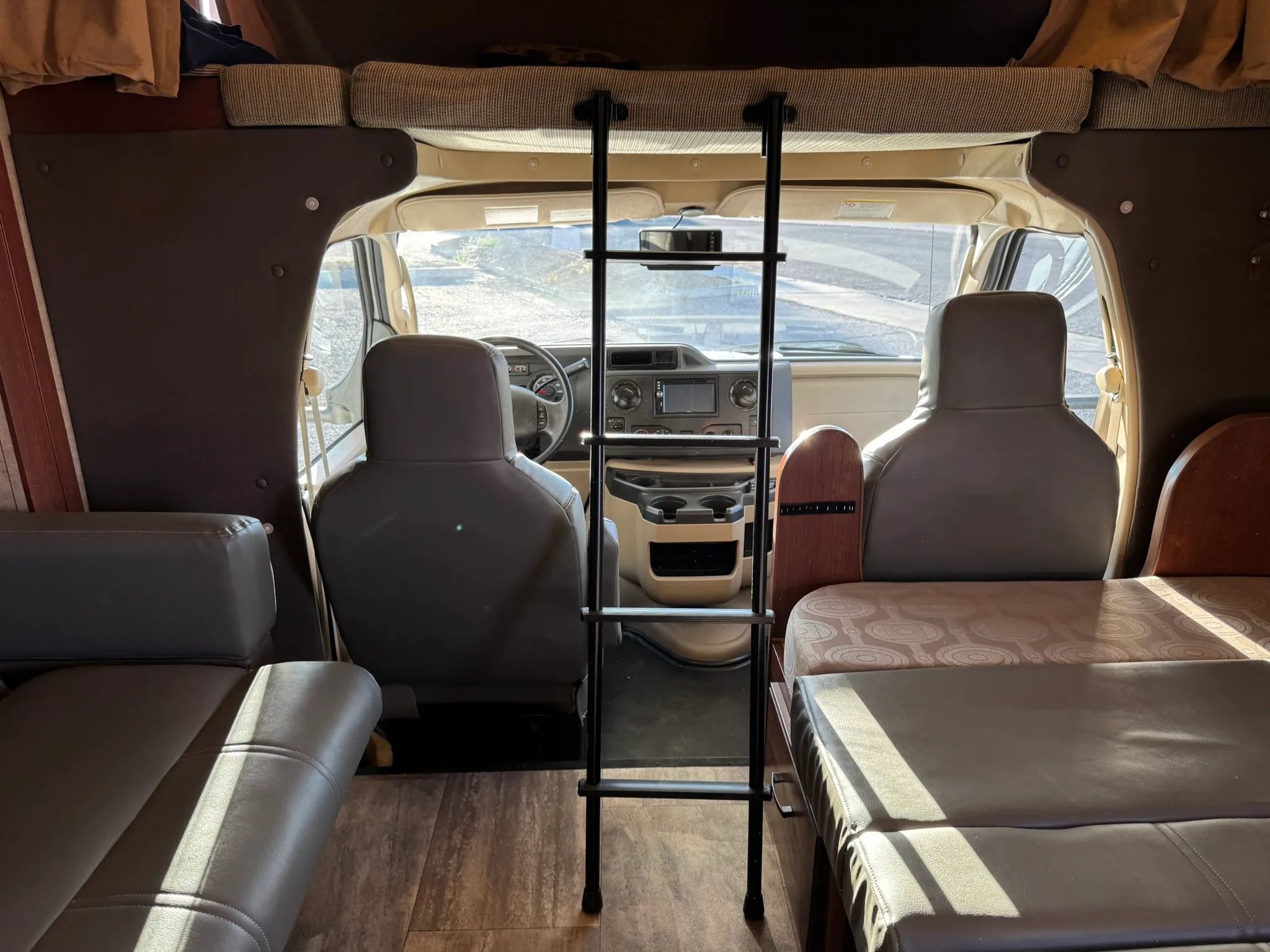 Used 2015 Ford E-450 and Econoline 450 Super Duty w/ Motorhome Prep Package RWD image 68