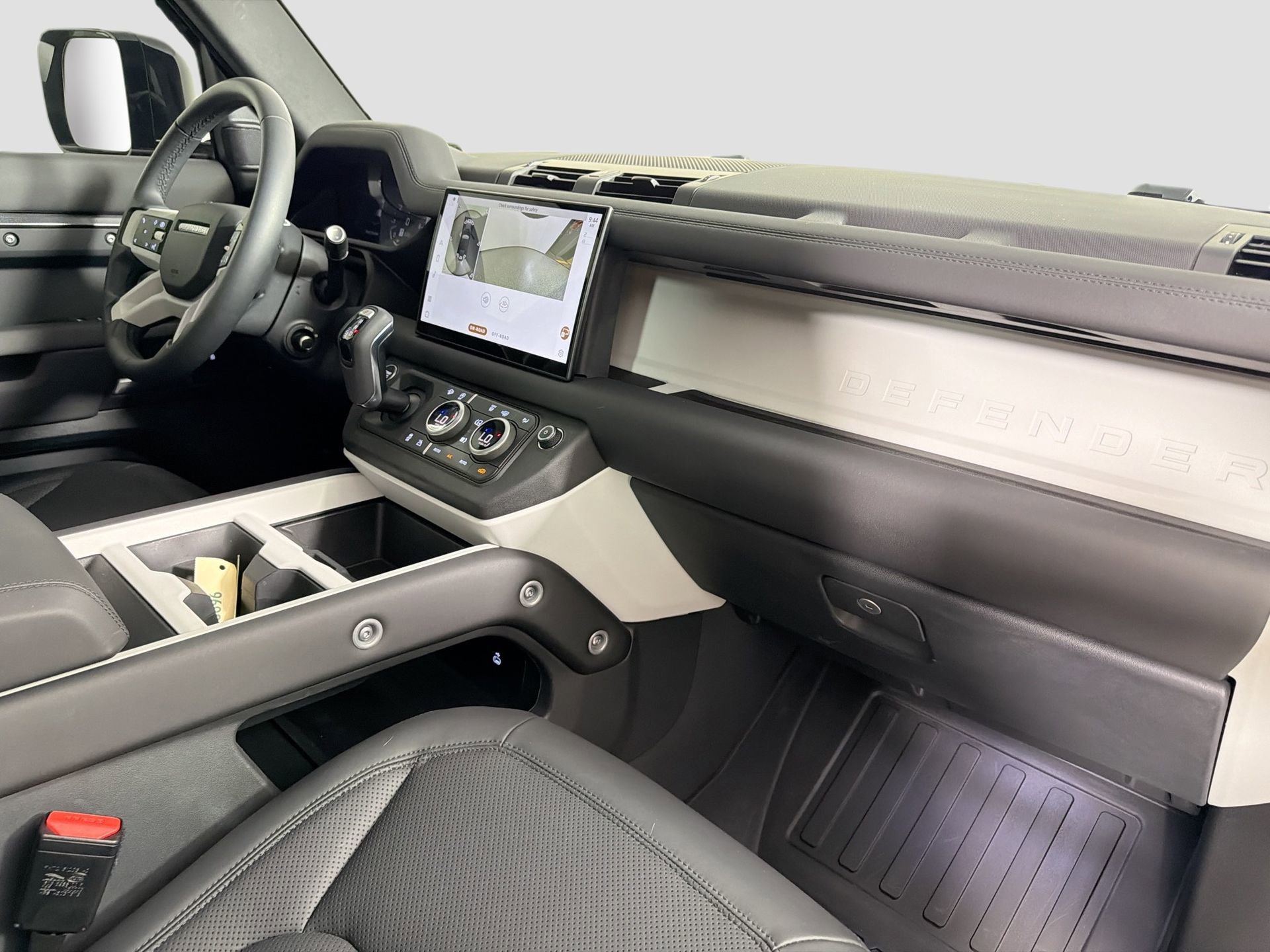 Certified 2025 Land Rover Defender 110 S image 31