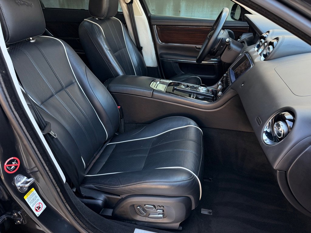 Used 2014 Jaguar XJ L Portfolio RWD image 18