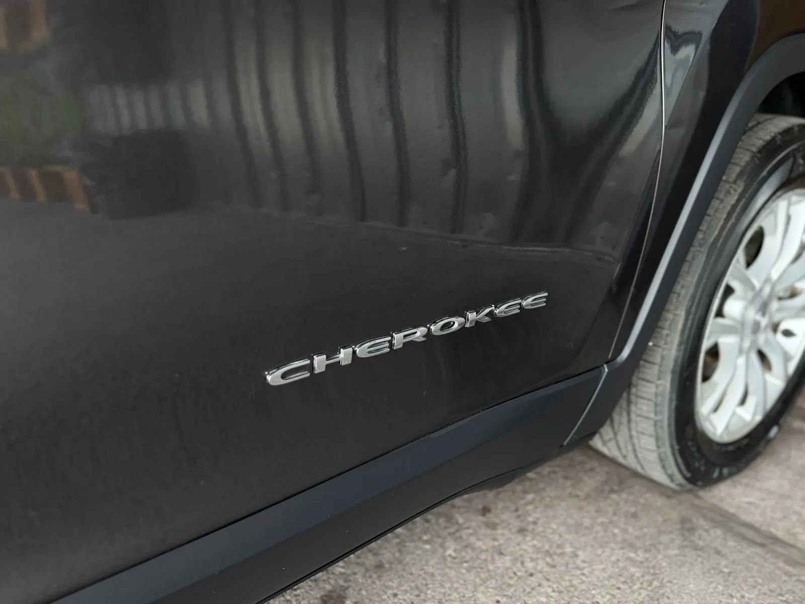 Used 2021 Jeep Cherokee Latitude Lux FWD image 40