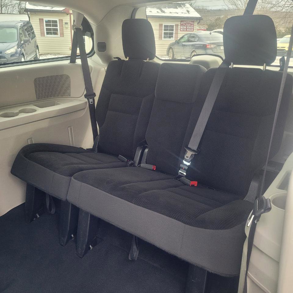 Used 2019 Dodge Grand Caravan SE w/ UConnect Hands-Free Group image 30