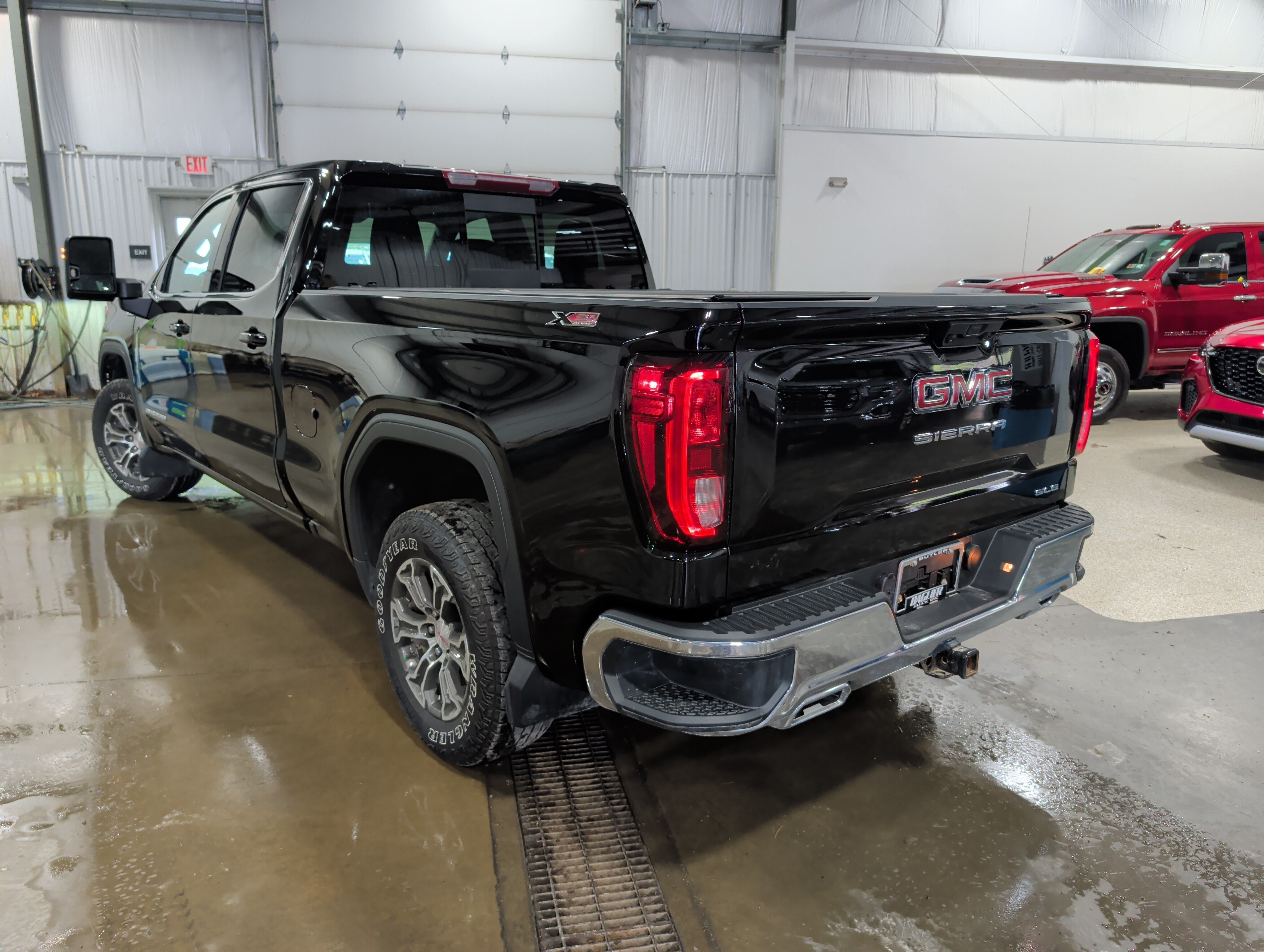 Used 2024 GMC Sierra 1500 SLE w/ Preferred Package AWD/4WD image 4