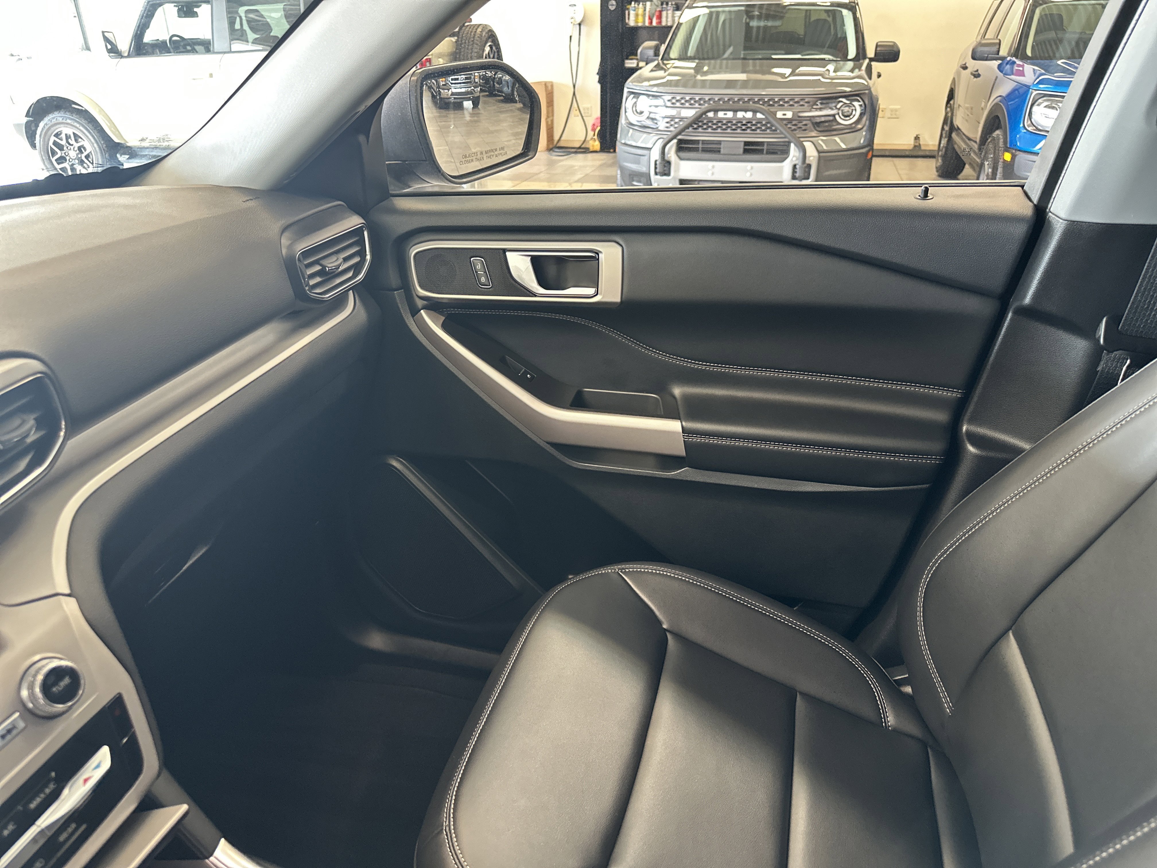 Used 2023 Ford Explorer XLT w/ Equipment Group 202A image 26