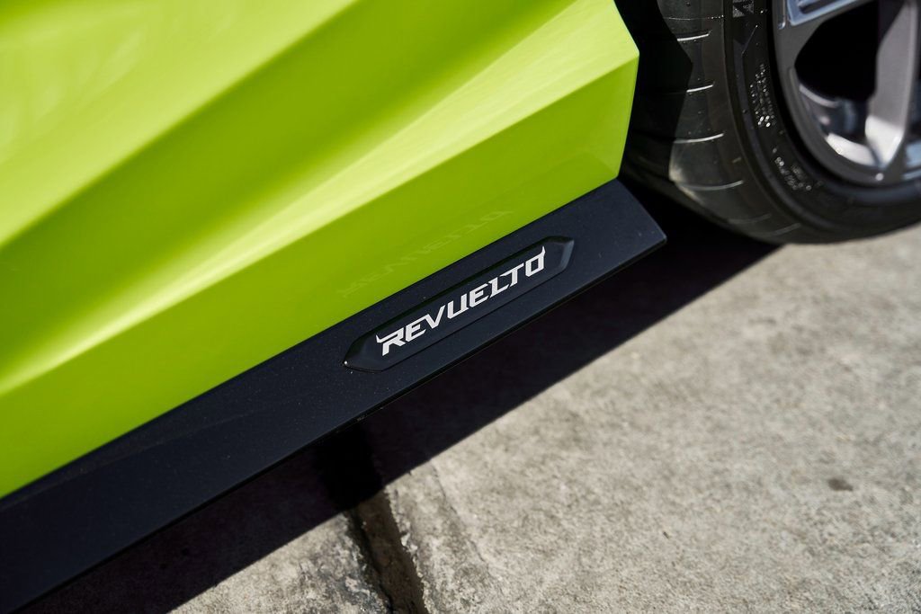 Used 2025 Lamborghini Revuelto AWD/4WD image 11