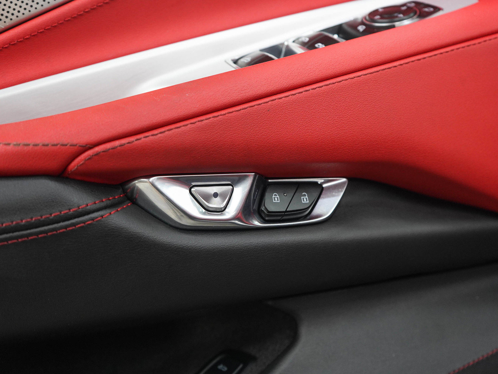 Used 2021 Chevrolet Corvette Stingray Preferred Conv w/ Z51 Performance Package RWD image 25