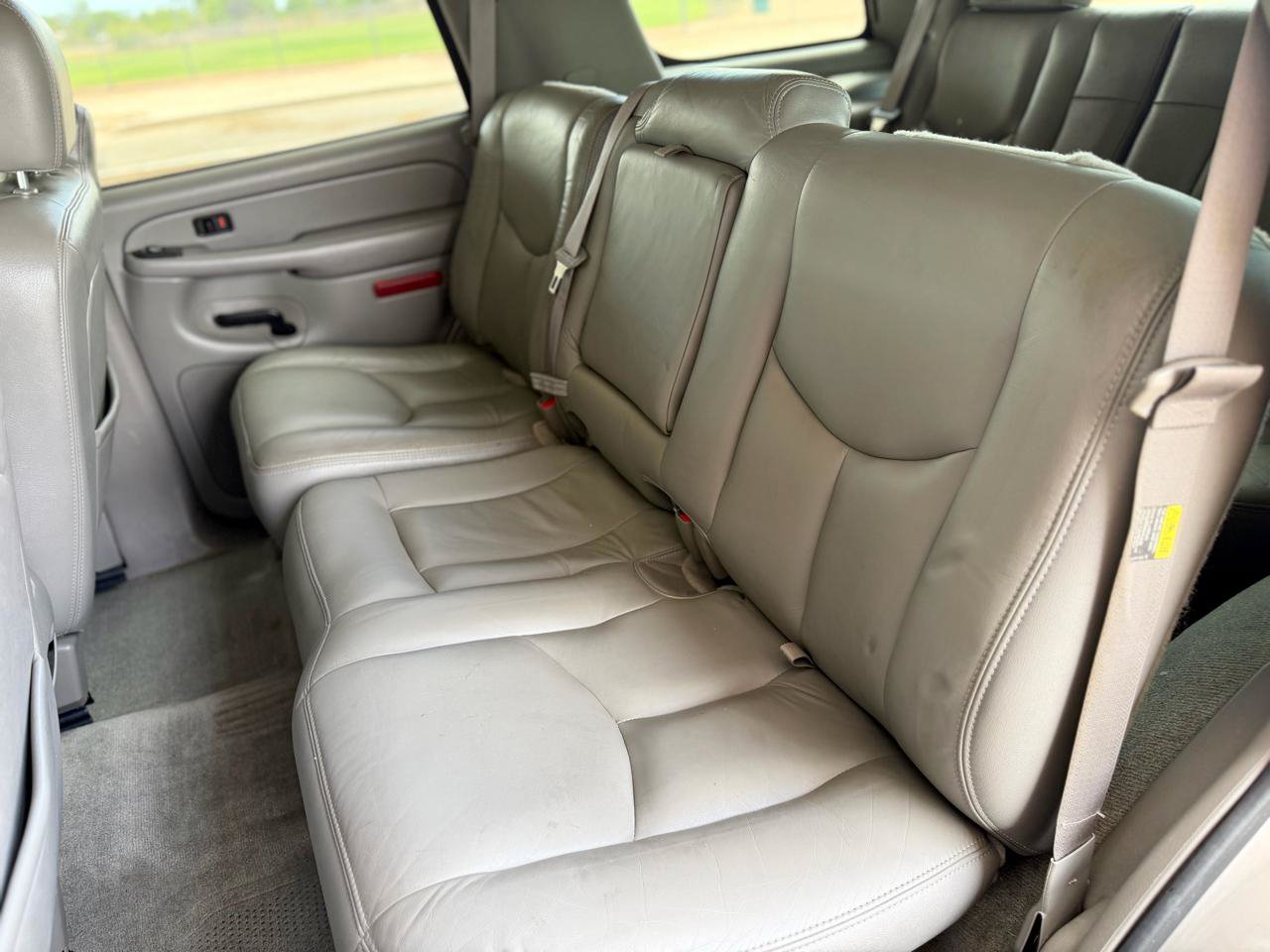 Used 2004 Chevrolet Tahoe LT w/ LT Preferred Equipment Group AWD/4WD image 11