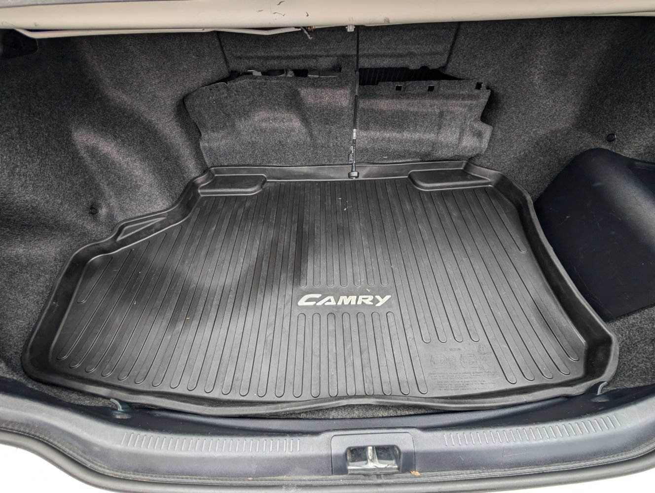 Used 2017 Toyota Camry XLE w/ Moonroof Package FWD image 19