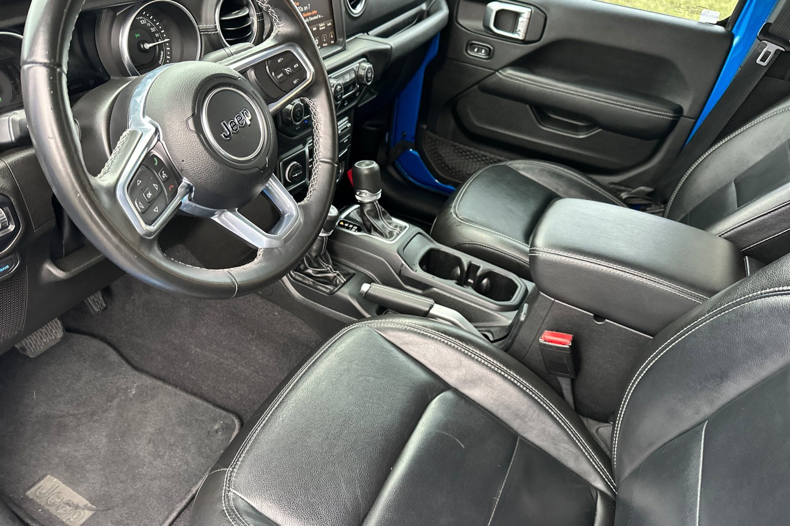 Used 2022 Jeep Wrangler Unlimited Sahara image 9