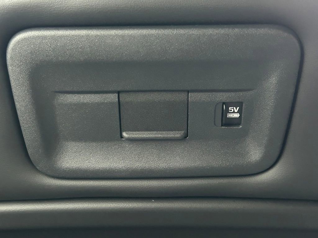 Used 2024 Land Rover Discovery Dynamic SE image 24